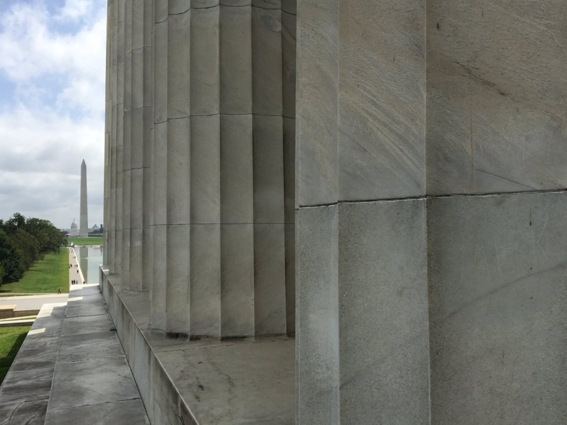"Nurik was here": Kirghiz can sit down for 10 years for defacing the Lincoln Memorial