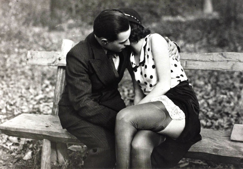 O times! O morals! What erotic postcards looked like in the 20s