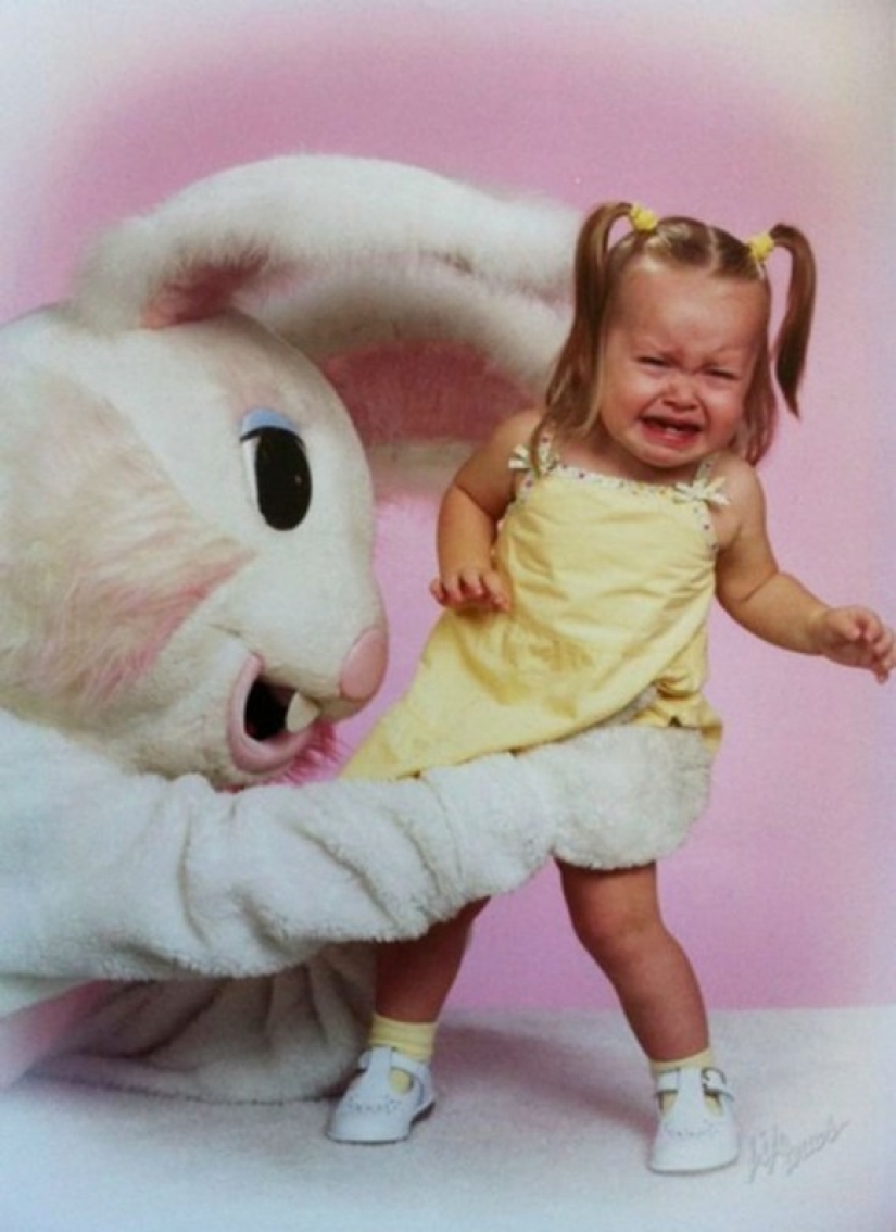 Old children's photos with Easter bunnies that make the hair stand on end