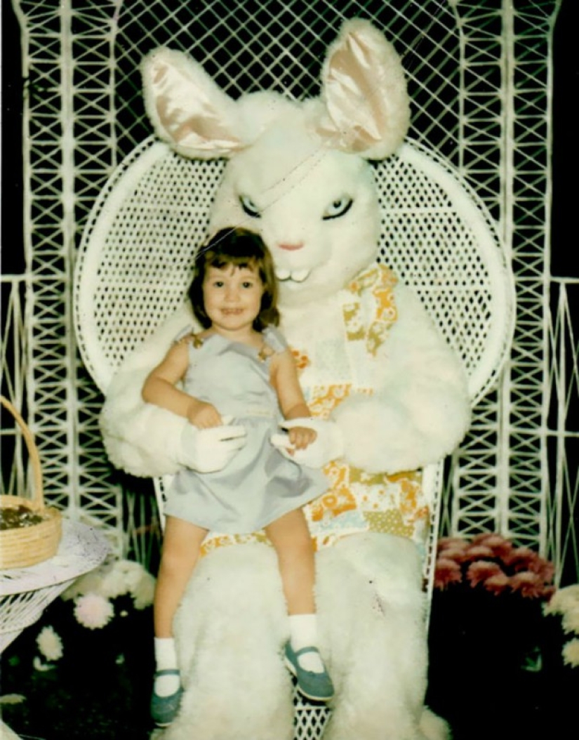 Old children's photos with Easter bunnies that make the hair stand on end