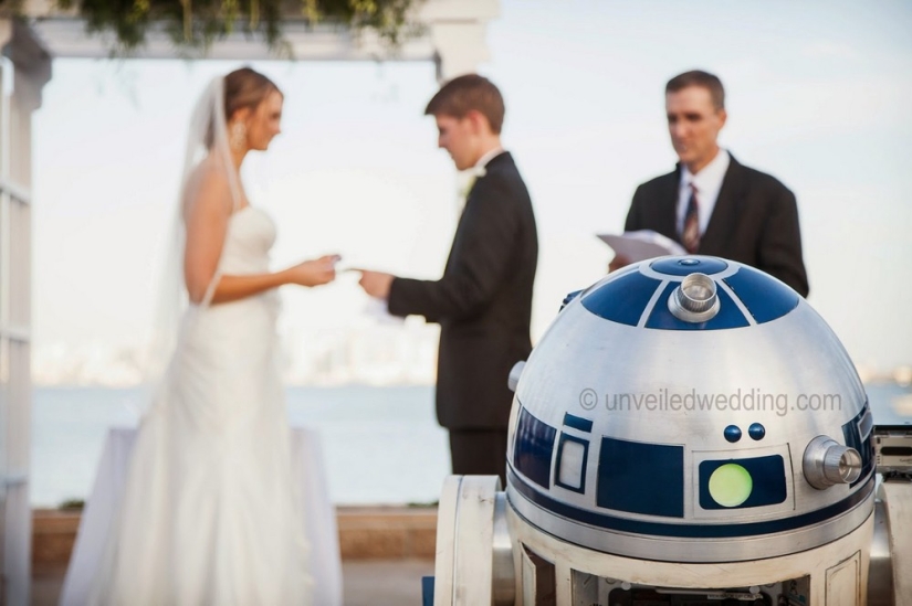 On the bright side: how was the wedding in the style of "Star Wars"