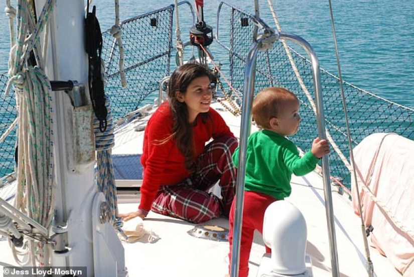 On the same wave: the couple have been traveling on the high seas for 8 years and have given birth to three children during this time