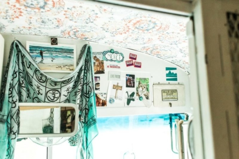 On the sawmill with comfort: a couple turned an old prison bus into a cozy mobile home