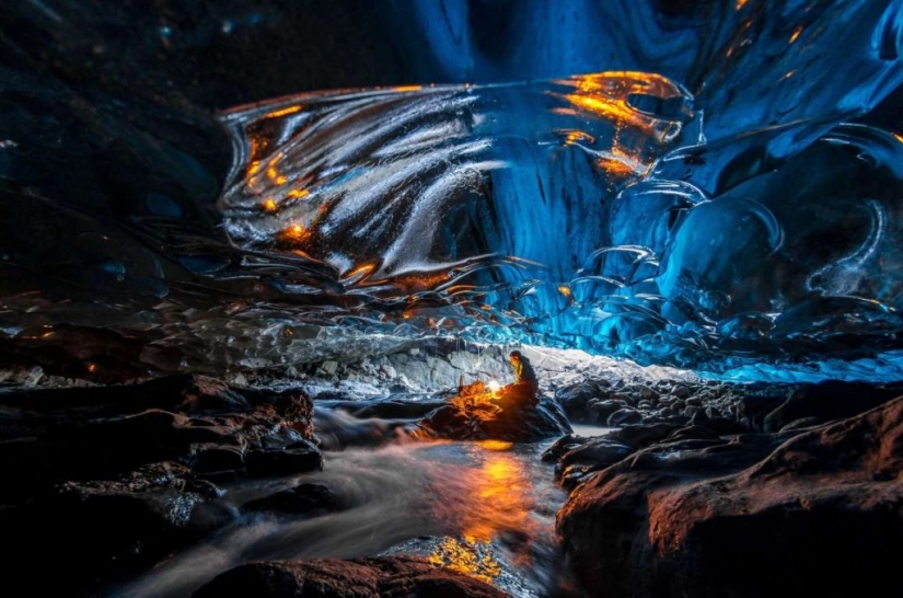 Otherworldly cave in Vatnajökull glacier