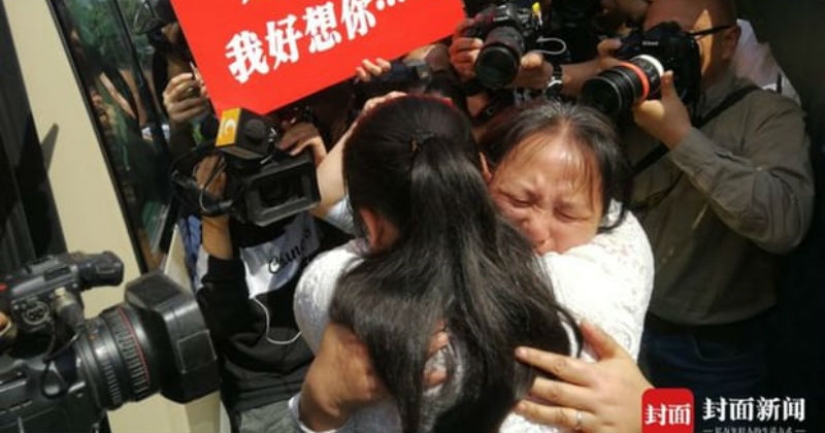 "Papá siempre está contigo": después de 24 años de búsqueda, un hombre chino encontró a su hija desaparecida