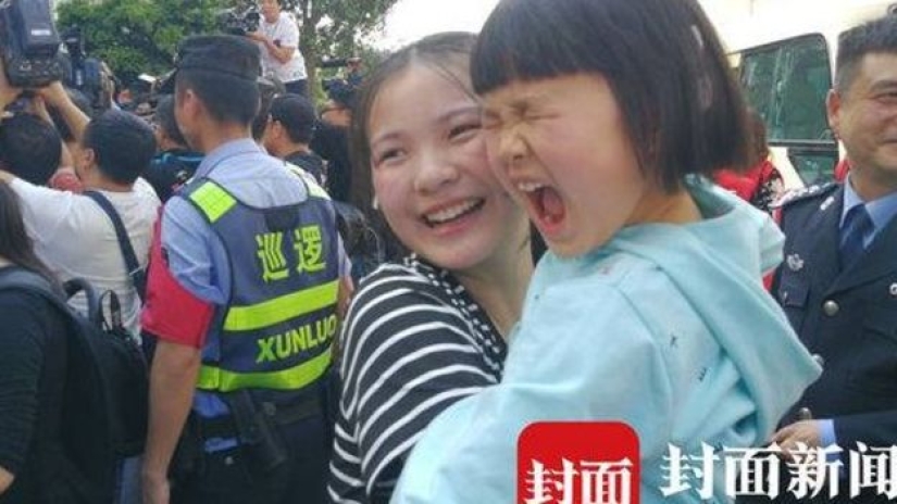 "Papá siempre está contigo": después de 24 años de búsqueda, un hombre chino encontró a su hija desaparecida