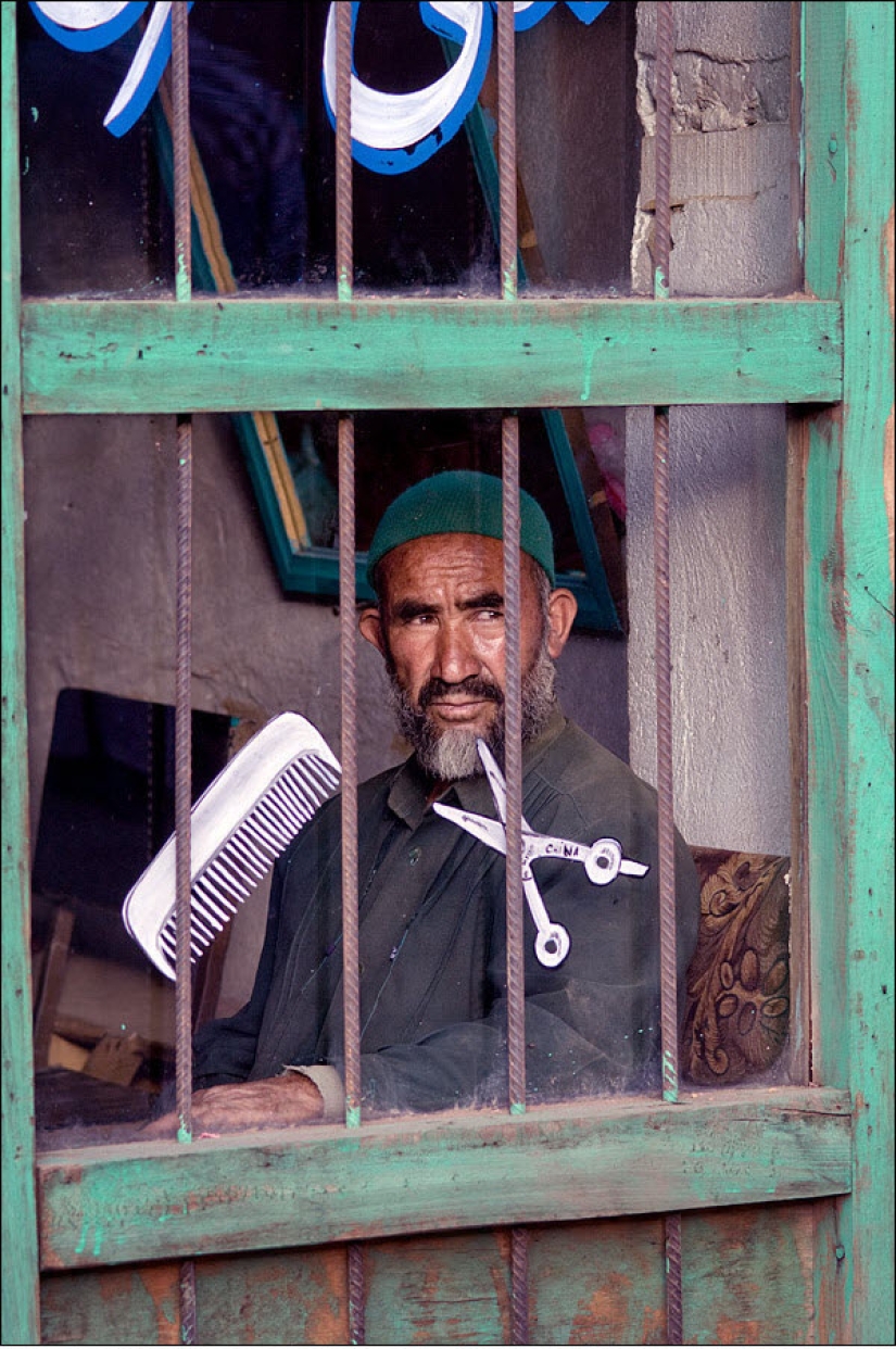 People at work: photo by Steve McCurry