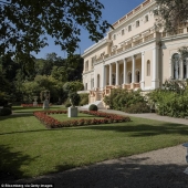 People live the same: the most expensive house on earth is for sale in France