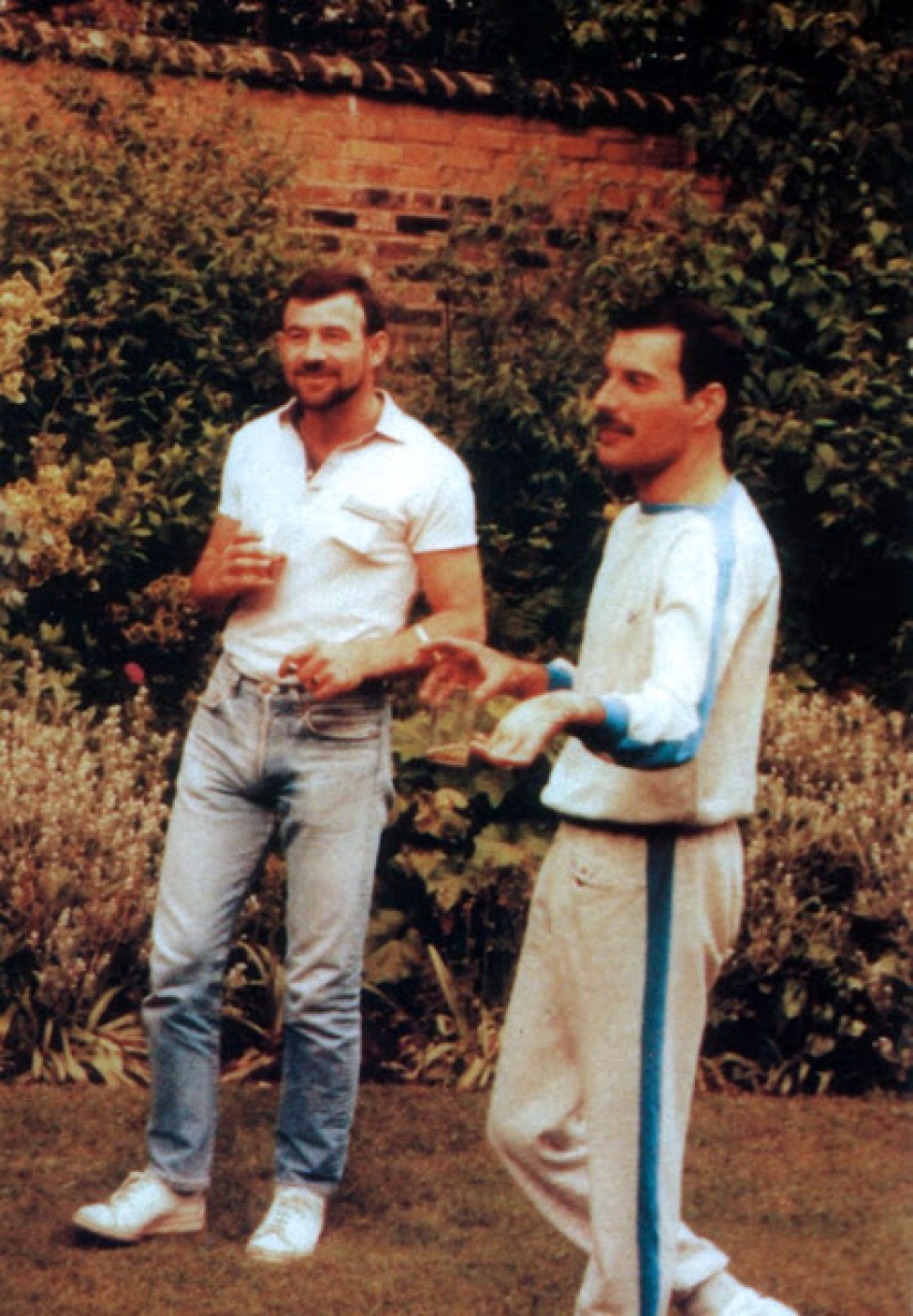Personal photos of Freddie Mercury and his boyfriend of the 1980s