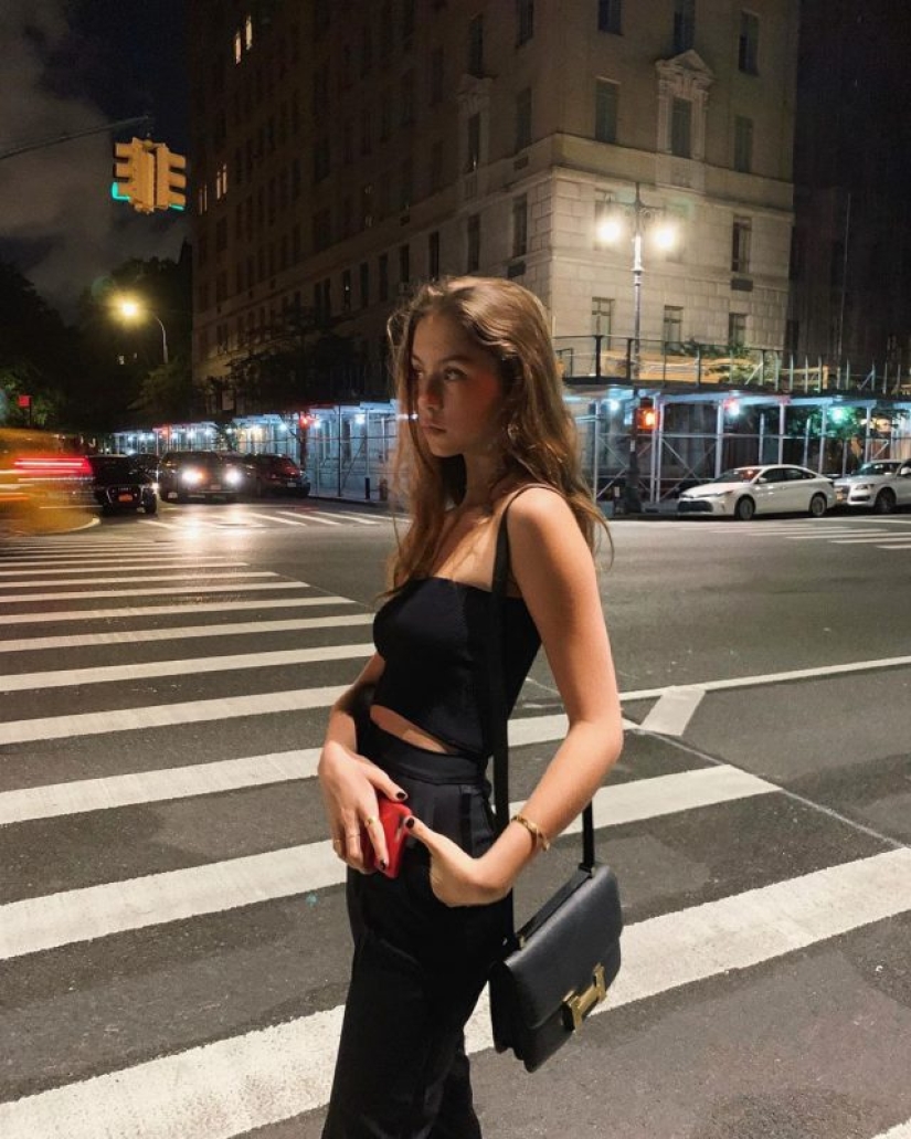 Photos of Catherine Zeta-Jones' 17-year-old daughter stunned netizens
