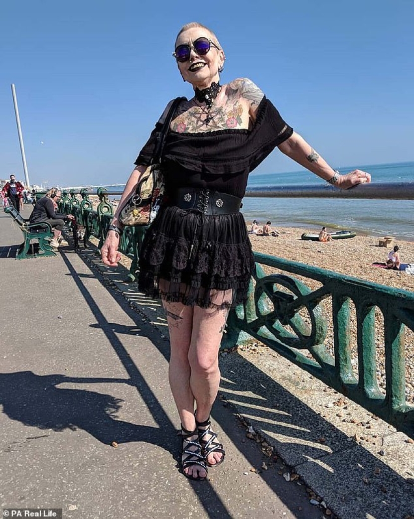 Plata ennegrecida: británico de 57 años se convirtió en gótico después de vencer al cáncer