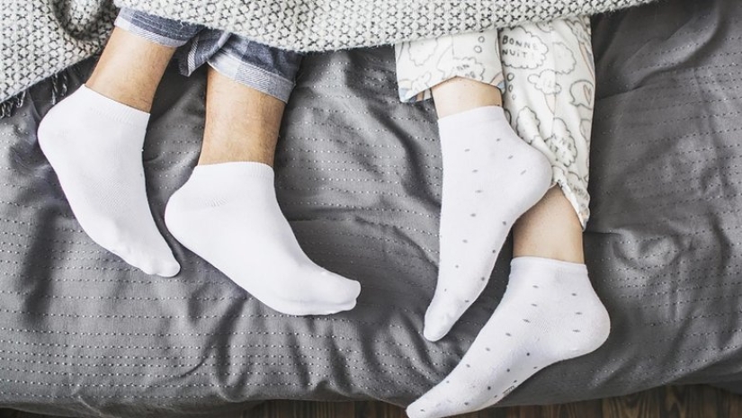 Por qué los médicos recomiendan dormir en calcetines: 5 razones importantes