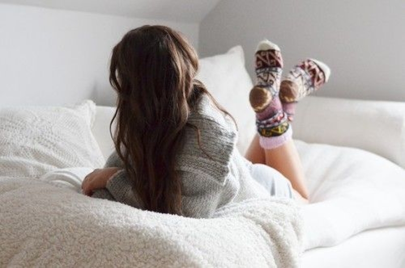 Por qué los médicos recomiendan dormir en calcetines: 5 razones importantes