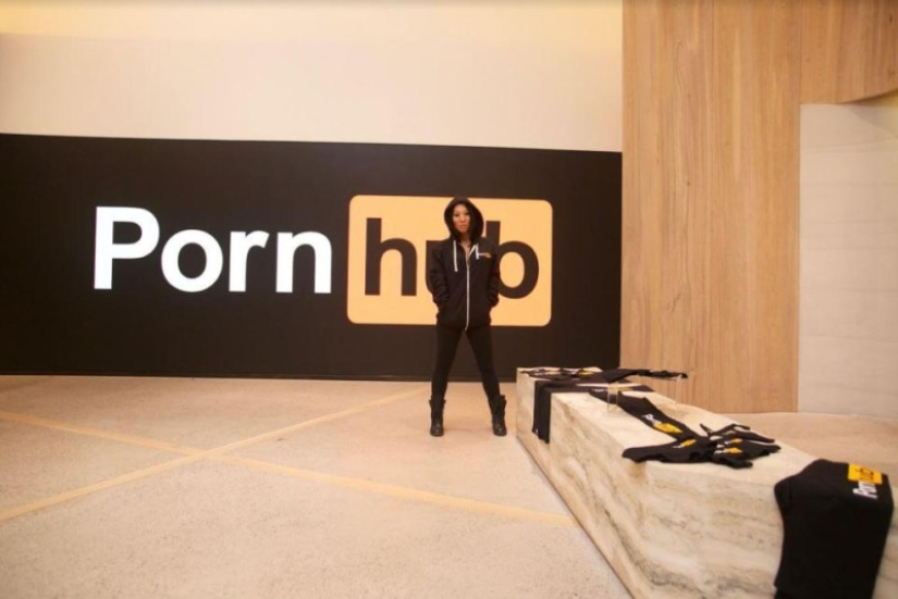 PornHub ha abierto la primera tienda de marca donde puedes acceder al sitio a través de la cama