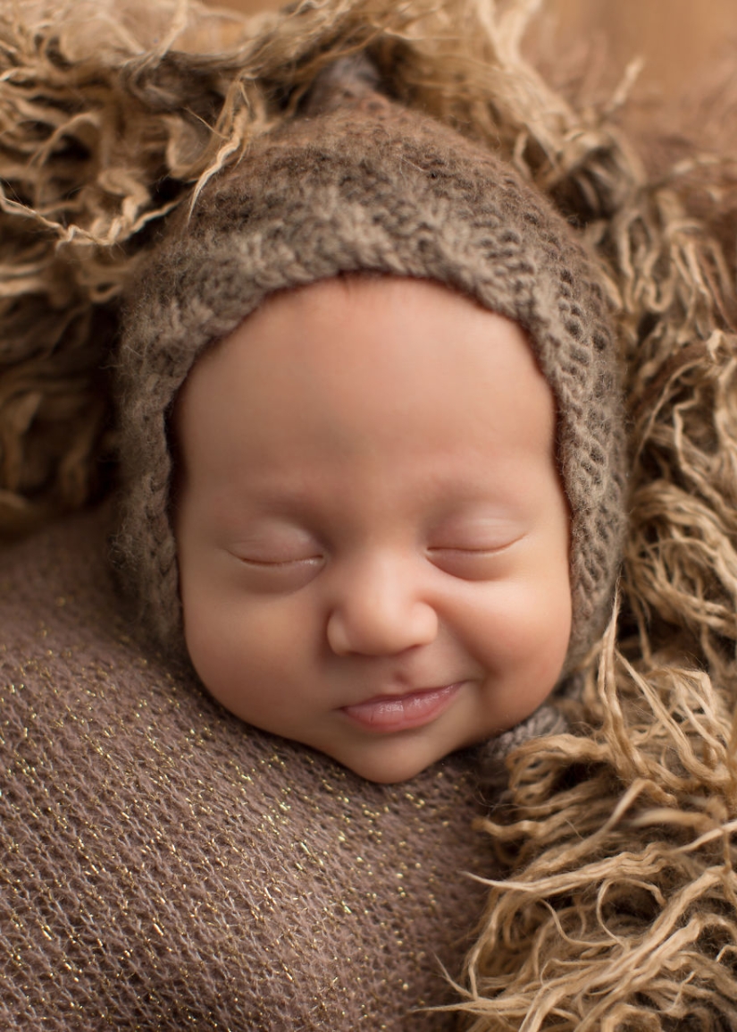 Priceless smiles of babies in beautiful photos of Sandy Ford