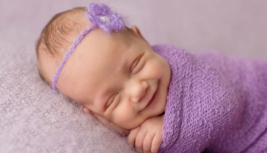 Priceless smiles of babies in beautiful photos of Sandy Ford