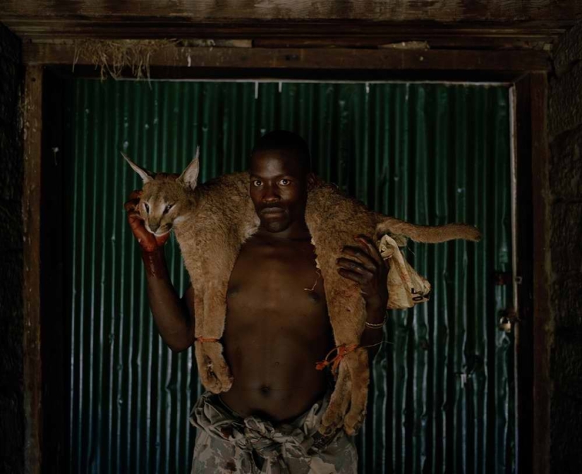 Provocative photo project "Hunters and their prey"