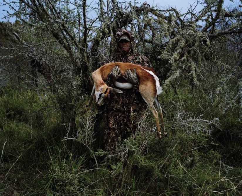 Provocative photo project "Hunters and prey"