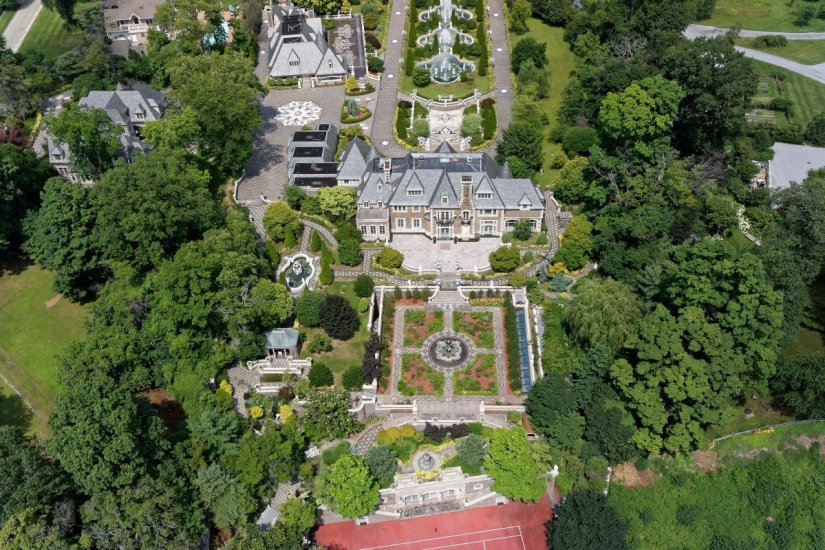 Qué aspecto tiene la casa de un multimillonario que emigró de la URSS, con un valor de 85 millones de dólares