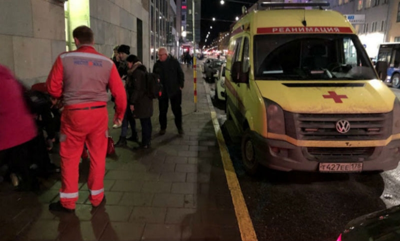 "¿Qué está haciendo la ambulancia rusa aquí?": Reanimadores rusos rescataron a un hombre en las calles de Estocolmo