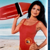 Qué hacen el tiempo y la adicción: la guapa Caroline de "Rescuers of Malibu" ha cambiado más allá del reconocimiento