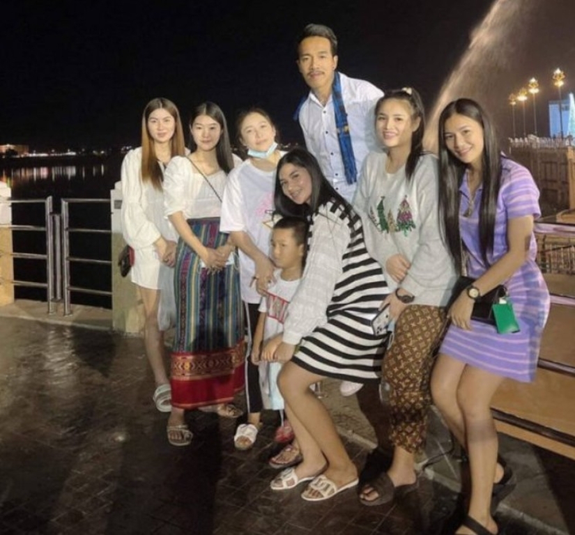 Queridas mujeres del tatuador Sorota: cómo el tailandés hace felices a 8 esposas a la vez