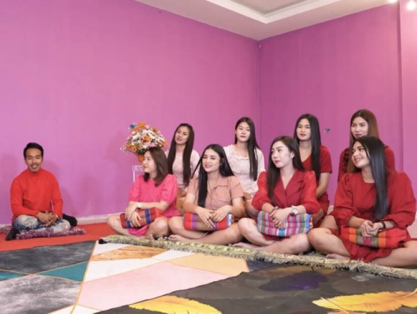 Queridas mujeres del tatuador Sorota: cómo el tailandés hace felices a 8 esposas a la vez