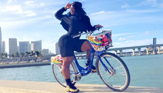 Rahi Giovanni is a centaur girl with huge hips