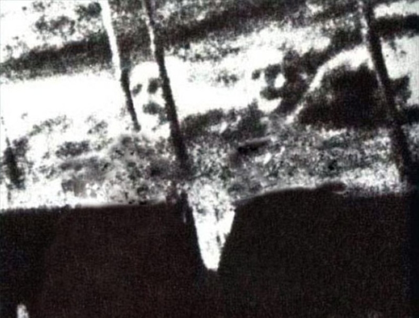 Reality or a film defect? The most famous ghost photos