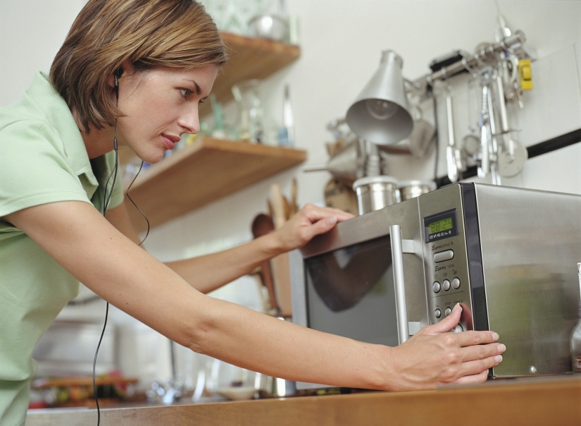 Reducir la factura de la luz: 8 trucos de vida cómo ahorrar electricidad en la cocina