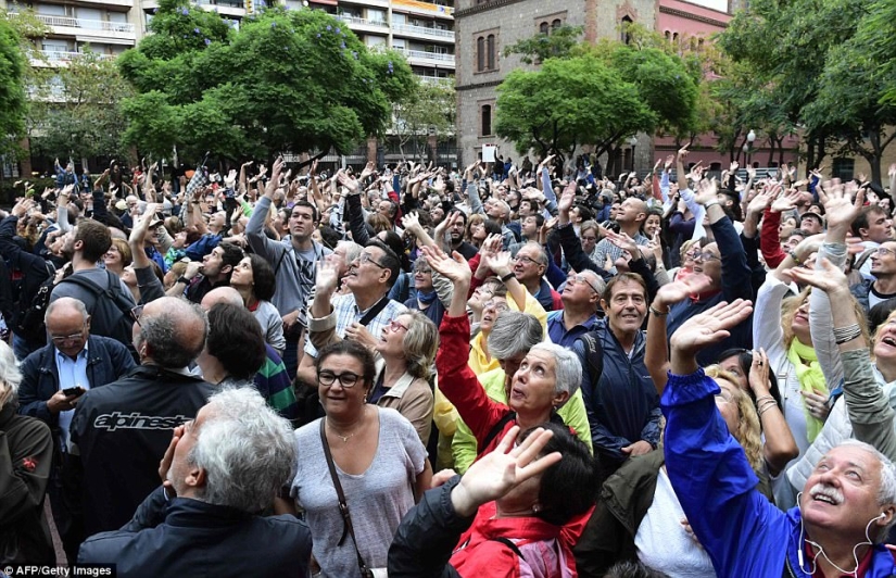 Referéndum de Cataluña: represión policial de los votantes