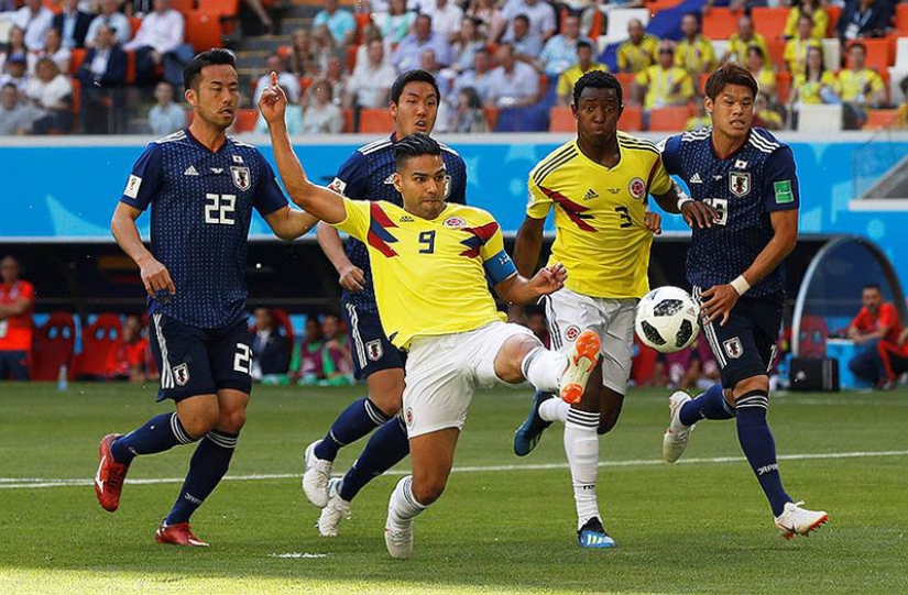 Regalo japonés: una abuela fanática le dio su kimono de la suerte a una animadora de Colombia después de un partido en Saransk