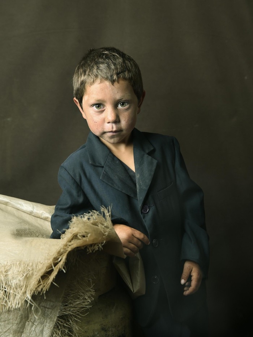 Retratos conmovedores de gitanos pirenaicos al estilo de pinturas antiguas