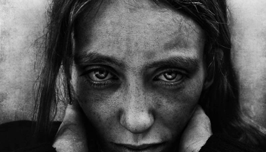 Retratos de personas sin hogar por el fotógrafo Lee Jeffries