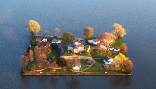 Rincón del Paraíso: una acogedora isla en un lago en Alemania — el escondite perfecto