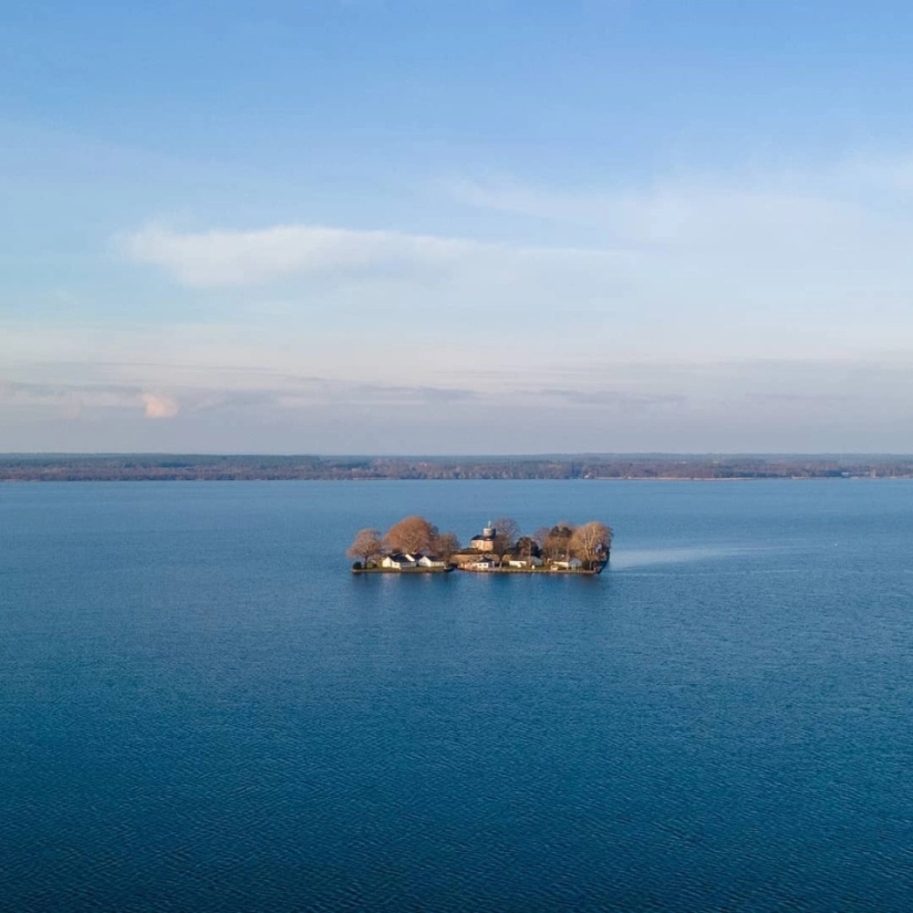 Rincón del Paraíso: una acogedora isla en un lago en Alemania — el escondite perfecto