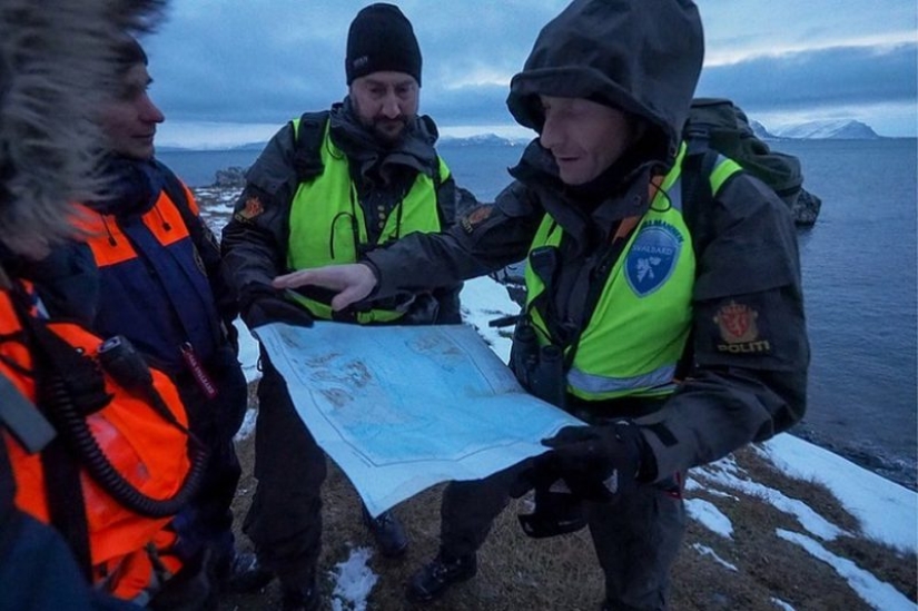 Robo en ruso: un turista "tomó" un banco en una isla en el Océano Ártico