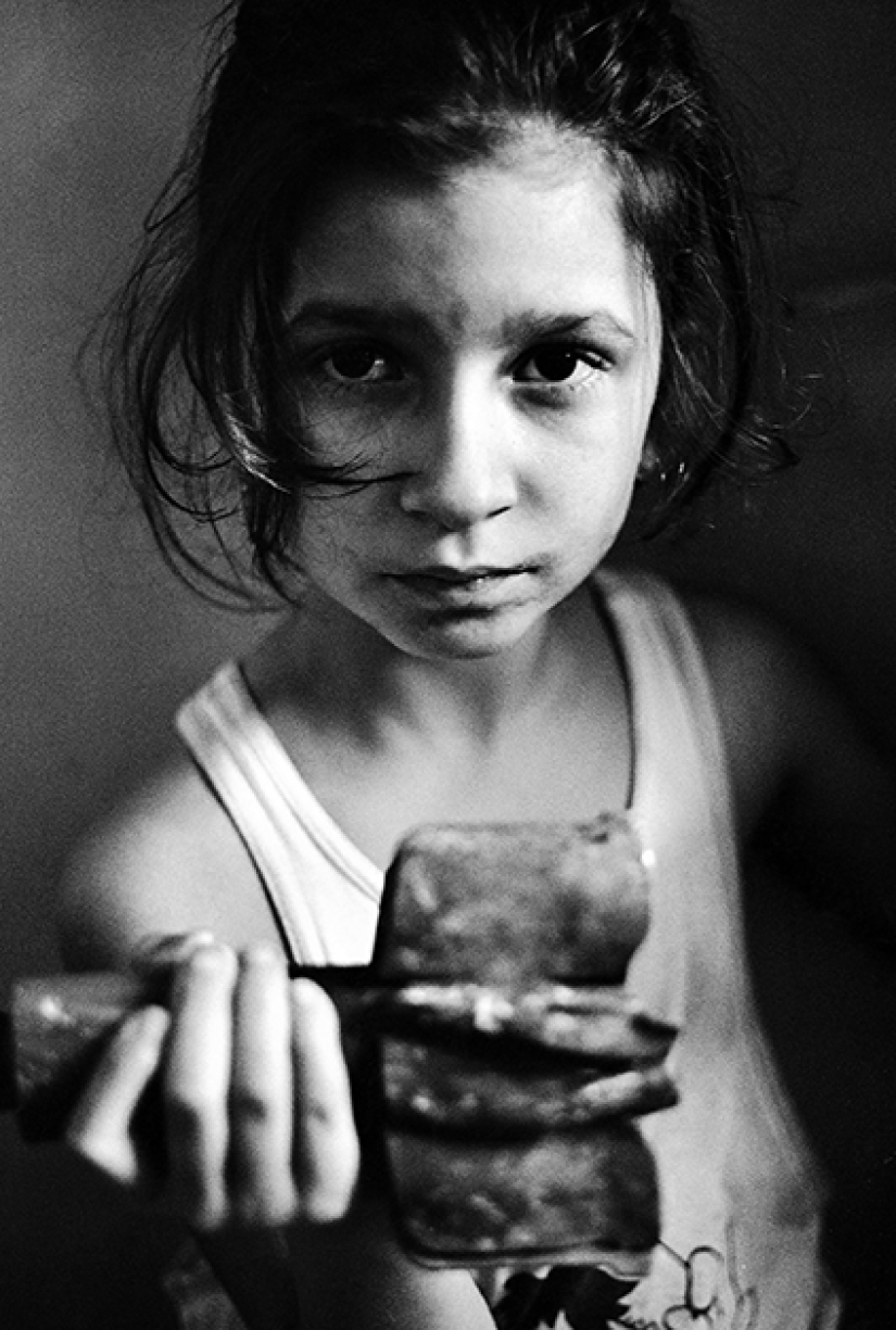 Romano Canoni is an Italian photographer who became the "eyes of war"