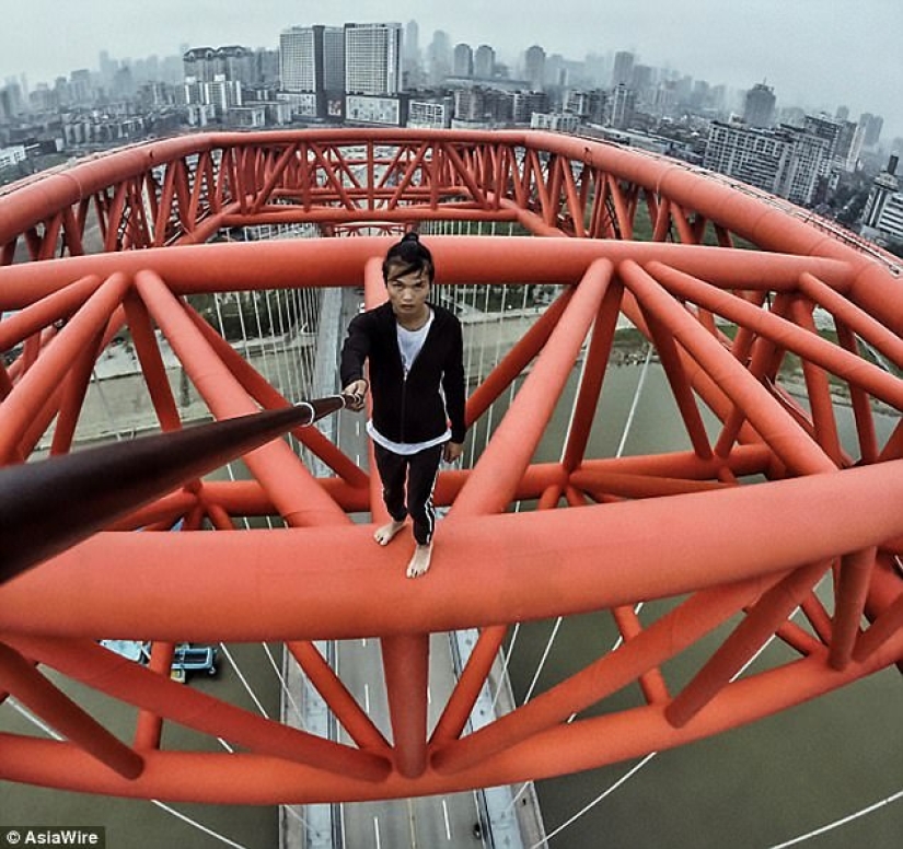 Rufer de China se cayó de un rascacielos durante un truco, y esto fue capturado por la cámara
