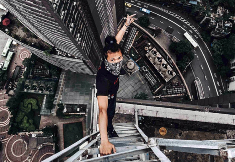 Rufer de China se cayó de un rascacielos durante un truco, y esto fue capturado por la cámara