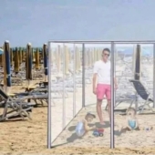 Safety box: plexiglass boxes were invented in Italy for beach holidays during the pandemic