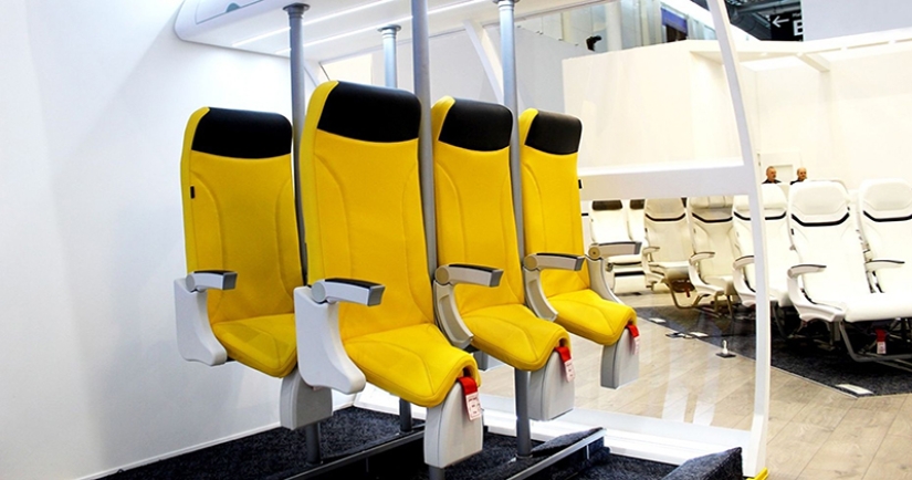 "Súbete a la silla y vuela de pie": aparecerán lugares de pie en las aerolíneas de bajo costo