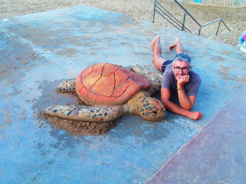 Sculptor Andoni Bastarrica and his amazing but short-lived sand creations