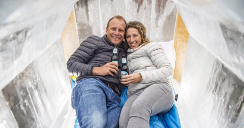 Se ha abierto un mini hotel hecho de cerveza congelada en Londres, donde literalmente puedes "emborracharte"