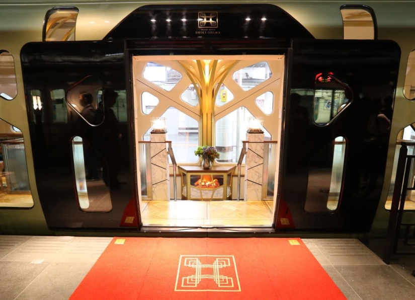 Se ha lanzado en Japón un nuevo tren de lujo con compartimentos de dos pisos y ventanas panorámicas