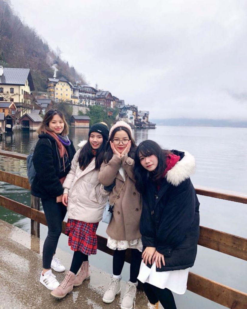 Selfie Apocalypse in action: how Asian tourists became a disaster for the Austrian town of Hallstatt