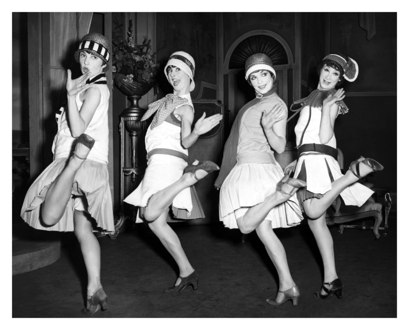 Short skirts, blush on the knees, lips with a bow: what were the flappers, young rebels of the "roaring 20s"