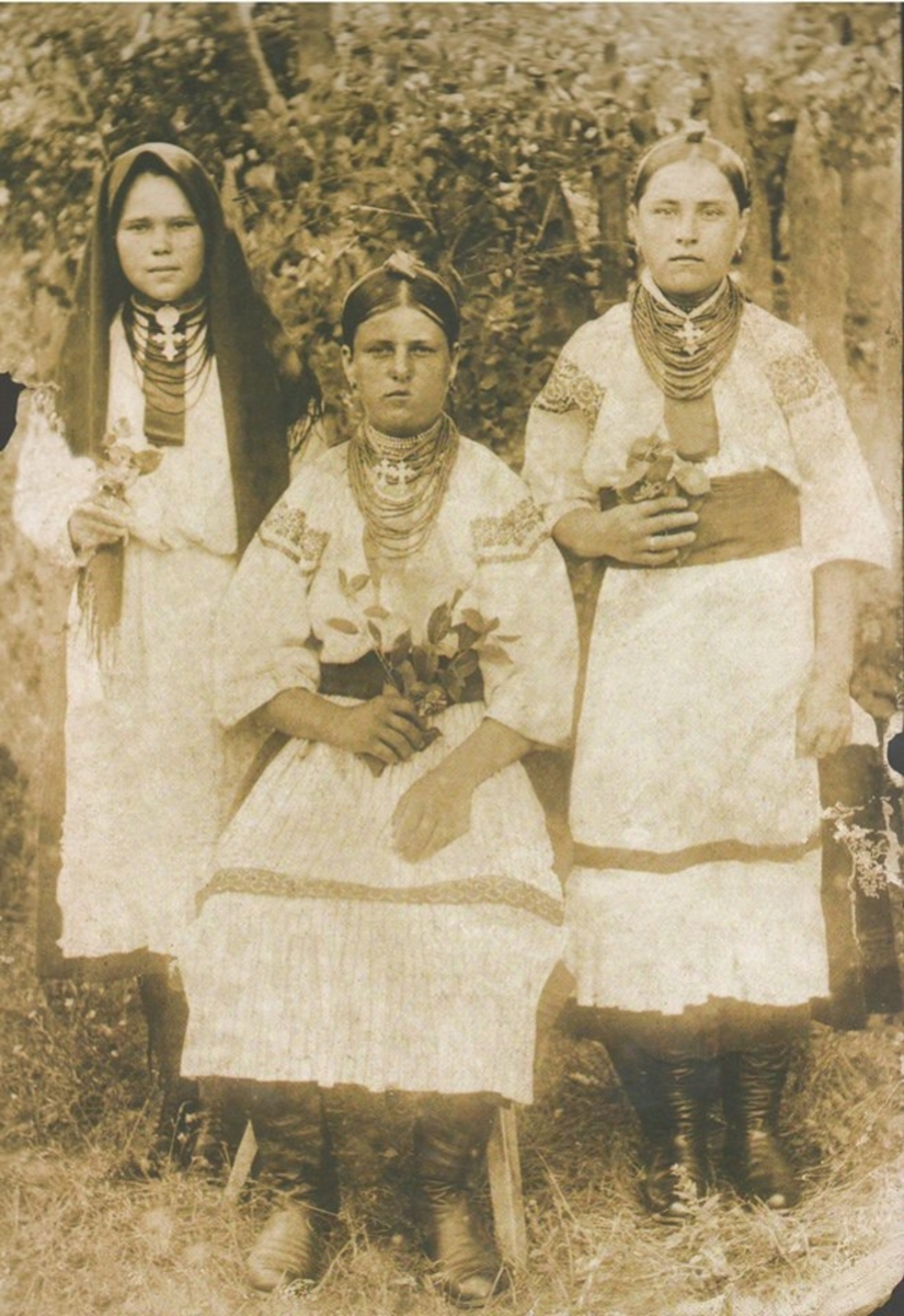 Simple beauty: what Ukrainian women looked like 100 years ago