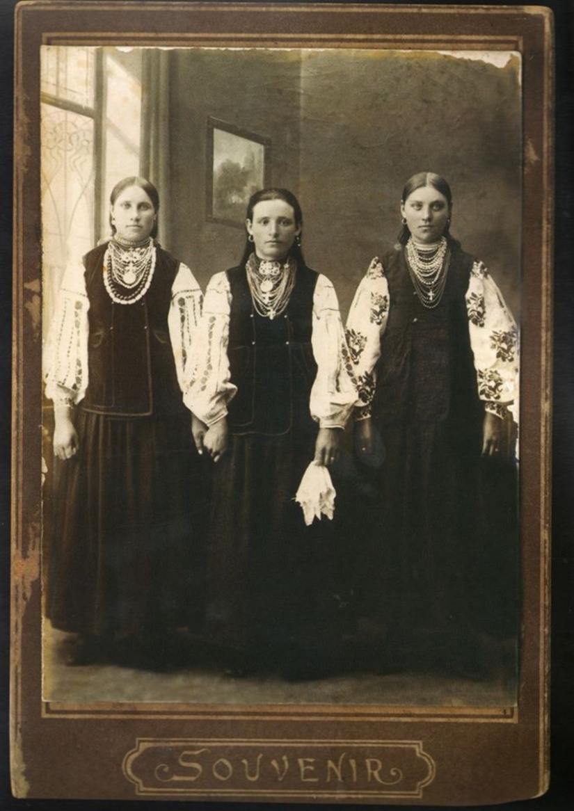 Simple beauty: what Ukrainian women looked like 100 years ago