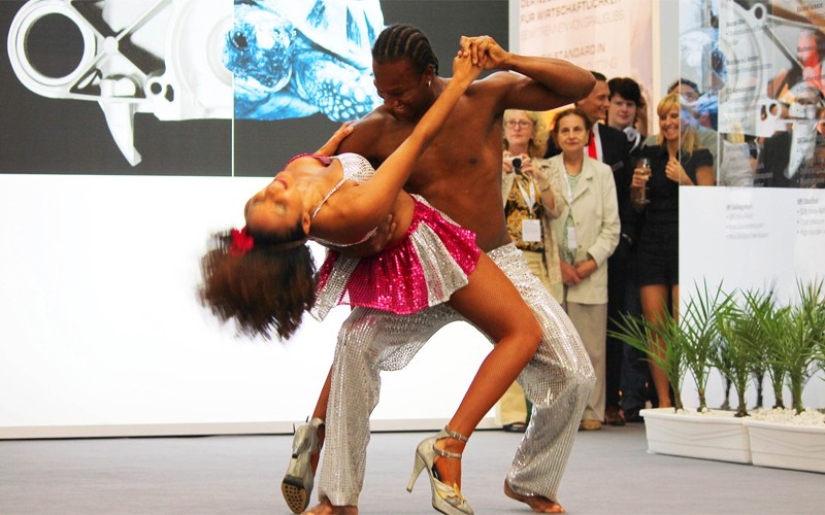 Simple movements: twerk, waltz and other most depraved dances of the world